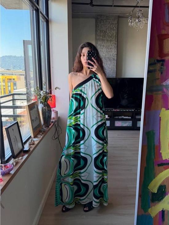 Viva curvy Dresses & Skirts - One-Shoulder Maxi Dress in Green Swirl Print
